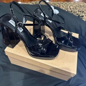 NWT Steve Madden Black Patent Dress Shoe Size 7.5”